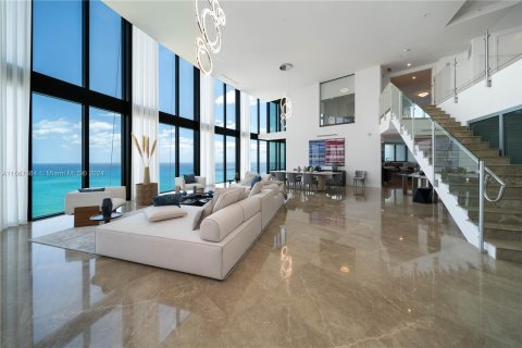 Condo in Sunny Isles Beach, Florida, 4 bedrooms  № 1117174 - photo 1