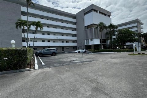 Купить кондоминиум в Норт-Майами-Бич, Флорида 1 спальня, 82.31м2, № 1155275 - фото 1