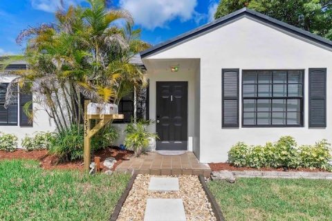 Villa ou maison à louer à Fort Lauderdale, Floride: 3 chambres, 83.61 m2 № 648475 - photo 1