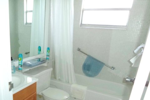 Condo in Delray Beach, Florida, 2 bedrooms  № 1097853 - photo 24