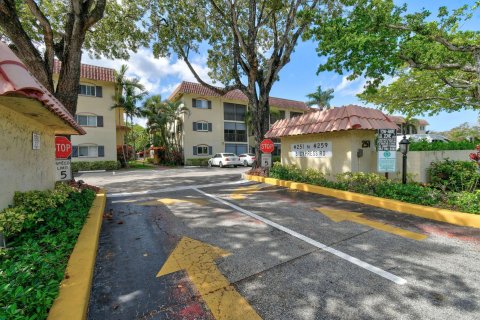 Condo in Pompano Beach, Florida, 1 bedroom  № 1097852 - photo 5