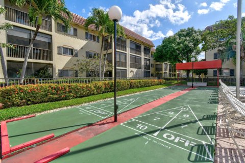 Condo in Pompano Beach, Florida, 1 bedroom  № 1097852 - photo 1