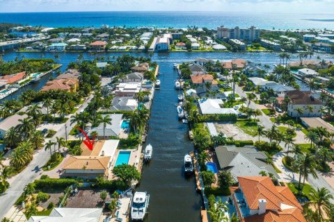 House in Delray Beach, Florida 4 bedrooms, 323.76 sq.m. № 1097802 - photo 1