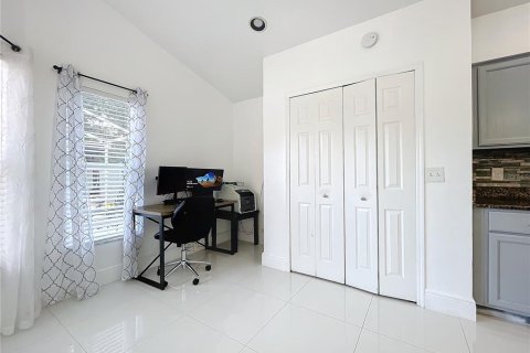 Casa en venta en Orlando, Florida, 4 dormitorios, 198.81 m2 № 1392575 - foto 14