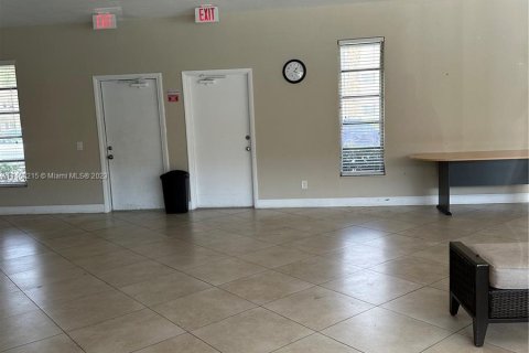Condominio en venta en Davie, Florida, 1 dormitorio, 68.84 m2 № 747491 - foto 13