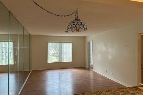 Condominio en venta en Davie, Florida, 1 dormitorio, 68.84 m2 № 747491 - foto 1