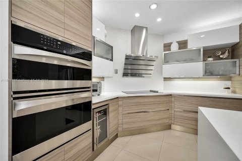 Casa en venta en Miami, Florida, 5 dormitorios, 279.64 m2 № 1353711 - foto 6