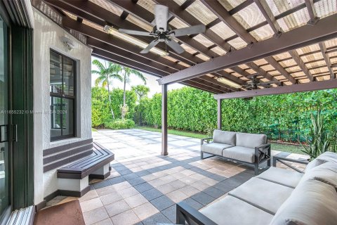 Casa en venta en Miami, Florida, 5 dormitorios, 279.64 m2 № 1353711 - foto 12