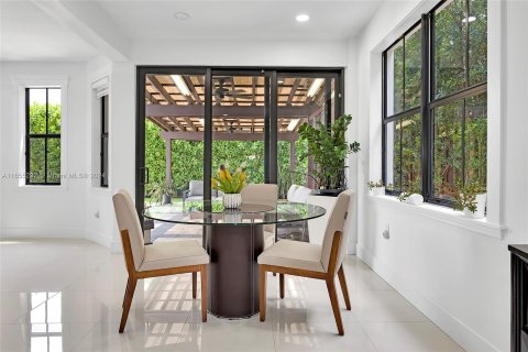 Casa en venta en Miami, Florida, 5 dormitorios, 279.64 m2 № 1353711 - foto 25