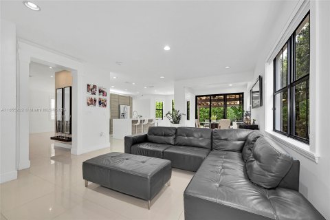 House in Miami, Florida 5 bedrooms, 279.64 sq.m. № 1353711 - photo 24