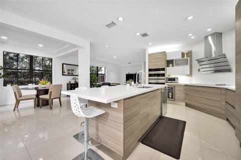 Casa en venta en Miami, Florida, 5 dormitorios, 279.64 m2 № 1353711 - foto 8