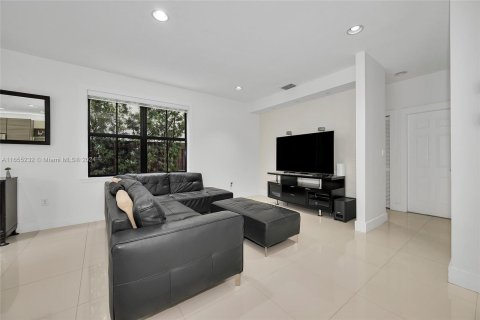 House in Miami, Florida 5 bedrooms, 279.64 sq.m. № 1353711 - photo 23