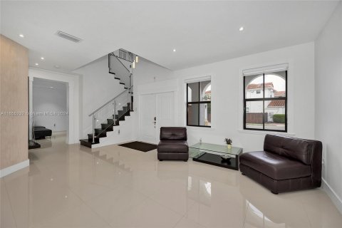 Casa en venta en Miami, Florida, 5 dormitorios, 279.64 m2 № 1353711 - foto 18