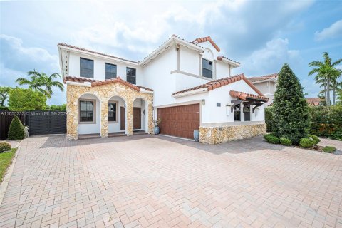 Villa ou maison à vendre à Miami, Floride: 5 chambres, 279.64 m2 № 1353711 - photo 2