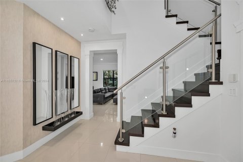 Casa en venta en Miami, Florida, 5 dormitorios, 279.64 m2 № 1353711 - foto 22