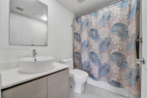 Copropriété à vendre à Hallandale Beach, Floride: 3 chambres, 161.37 m2 № 1184201 - photo 30