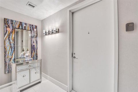 Copropriété à vendre à Hallandale Beach, Floride: 3 chambres, 161.37 m2 № 1184201 - photo 3