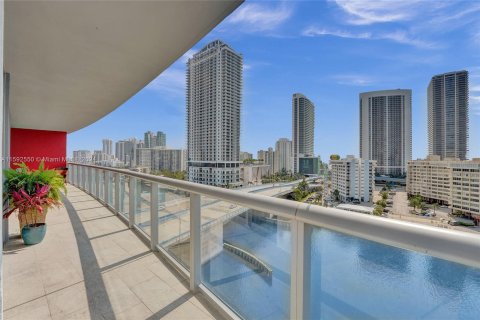 Copropriété à vendre à Hallandale Beach, Floride: 3 chambres, 161.37 m2 № 1184201 - photo 14