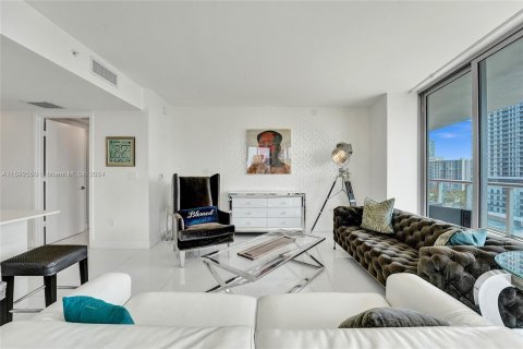 Condo in Hallandale Beach, Florida, 3 bedrooms  № 1184201 - photo 11