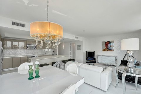 Copropriété à vendre à Hallandale Beach, Floride: 3 chambres, 161.37 m2 № 1184201 - photo 10