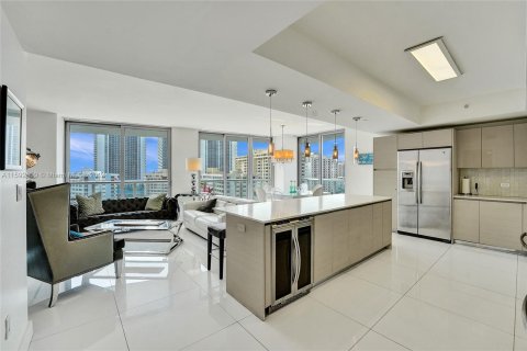 Condo in Hallandale Beach, Florida, 3 bedrooms  № 1184201 - photo 4