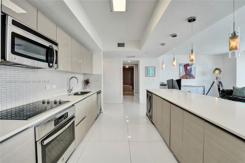 Condo in Hallandale Beach, Florida, 3 bedrooms  № 1184201 - photo 6