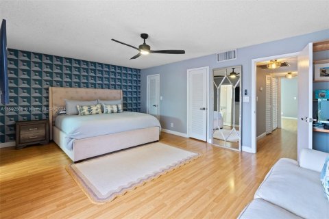 Townhouse in Hallandale Beach, Florida 2 bedrooms, 167.04 sq.m. № 1184512 - photo 10