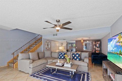 Touwnhouse à vendre à Hallandale Beach, Floride: 2 chambres, 167.04 m2 № 1184512 - photo 3
