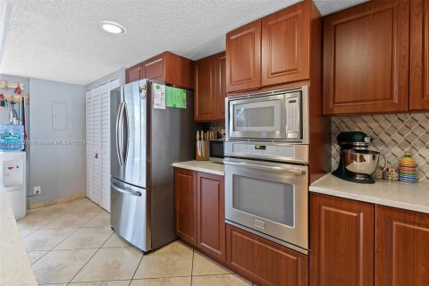 Townhouse in Hallandale Beach, Florida 2 bedrooms, 167.04 sq.m. № 1184512 - photo 8