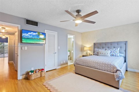 Adosado en venta en Hallandale Beach, Florida, 2 dormitorios, 167.04 m2 № 1184512 - foto 17