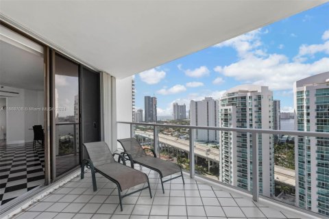 Condominio en alquiler en Aventura, Florida, 2 dormitorios, 219.25 m2 № 1385785 - foto 11