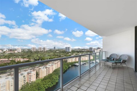 Condominio en alquiler en Aventura, Florida, 2 dormitorios, 219.25 m2 № 1385785 - foto 24