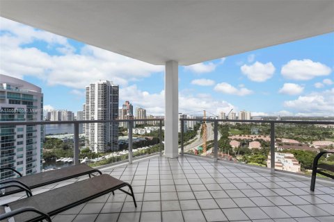 Condominio en alquiler en Aventura, Florida, 2 dormitorios, 219.25 m2 № 1385785 - foto 29