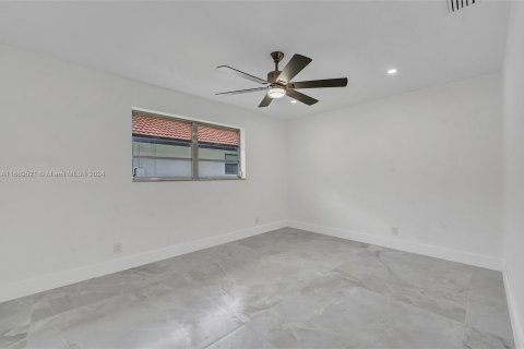 Casa en venta en Hollywood, Florida, 5 dormitorios, 259.75 m2 № 1386264 - foto 9