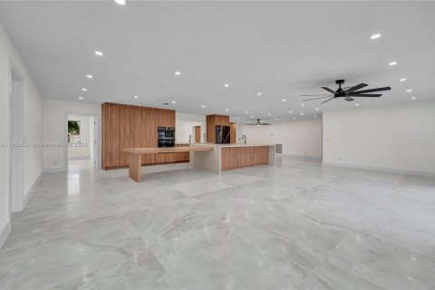 Casa en venta en Hollywood, Florida, 5 dormitorios, 259.75 m2 № 1386264 - foto 28