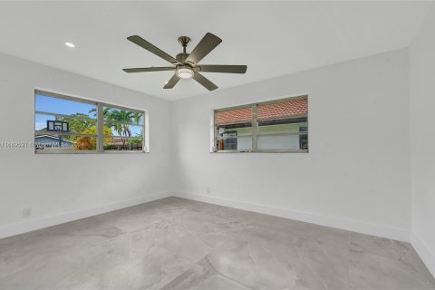 Casa en venta en Hollywood, Florida, 5 dormitorios, 259.75 m2 № 1386264 - foto 13