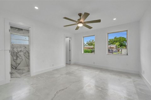 Casa en venta en Hollywood, Florida, 5 dormitorios, 259.75 m2 № 1386264 - foto 22