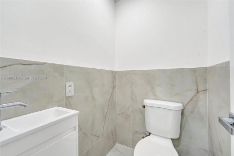 Casa en venta en Hollywood, Florida, 5 dormitorios, 259.75 m2 № 1386264 - foto 12