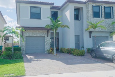 Townhouse in Homestead, Florida 3 bedrooms, 153.38 sq.m. № 1385786 - photo 1