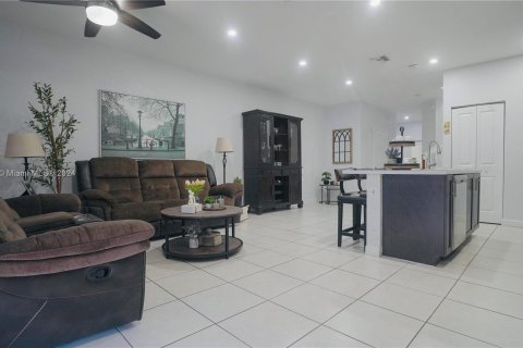 Adosado en venta en Homestead, Florida, 3 dormitorios, 153.38 m2 № 1385786 - foto 11