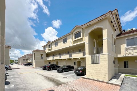 Condo in Miami, Florida, 2 bedrooms  № 1386263 - photo 2