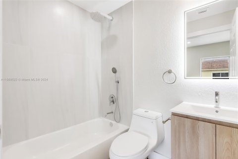 Condo in Miami, Florida, 2 bedrooms  № 1386263 - photo 15