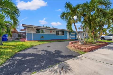 Villa ou maison à vendre à Pembroke Pines, Floride: 3 chambres, 141.86 m2 № 1386216 - photo 1