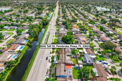 Villa ou maison à vendre à Pembroke Pines, Floride: 3 chambres, 141.86 m2 № 1386216 - photo 7