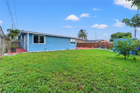 Villa ou maison à vendre à Pembroke Pines, Floride: 3 chambres, 141.86 m2 № 1386216 - photo 17