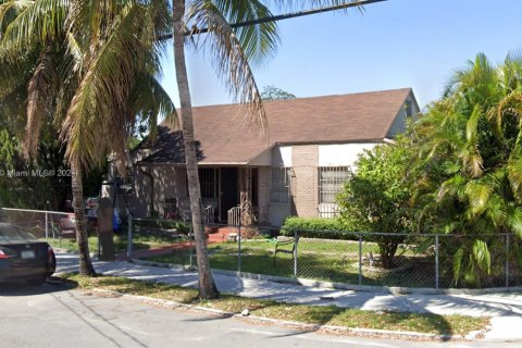 House in Miami, Florida 4 bedrooms, 152.36 sq.m. № 1271759 - photo 2