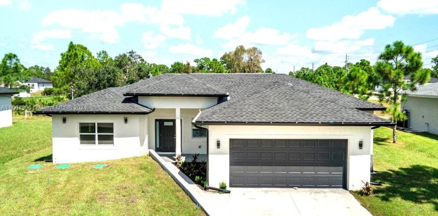 House in Lehigh Acres, Florida 3 bedrooms, 171.22 sq.m. № 1375927