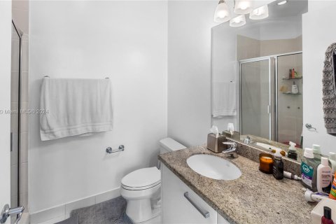 Condo in Miami, Florida, 2 bedrooms  № 1375884 - photo 18