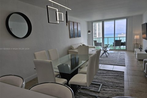 Condo in Sunny Isles Beach, Florida, 2 bedrooms  № 889830 - photo 8