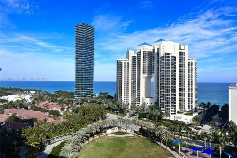 Condo in Sunny Isles Beach, Florida, 2 bedrooms  № 889830 - photo 6